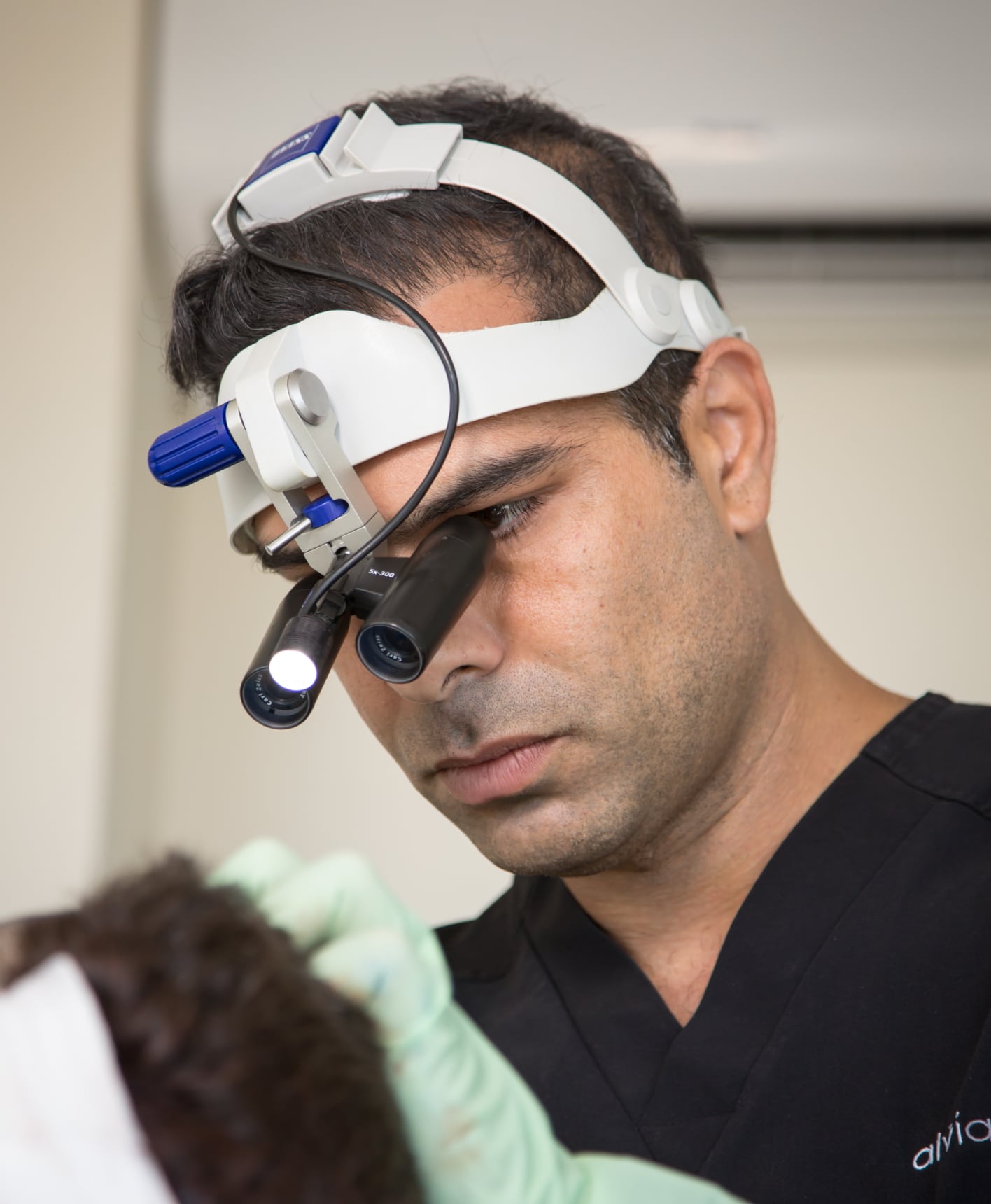 DrBaubac_FUE_Graft_Harvesting